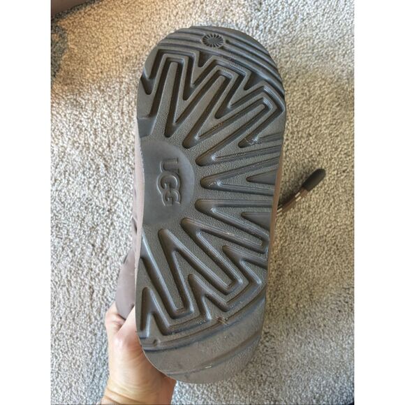 NWOB UGG classic maxi short boot, taupe Sz 4, $128 - Picture 6 of 7